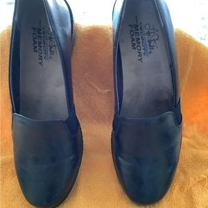 LIFE STRIDE NAVY SLIP ON SHOES